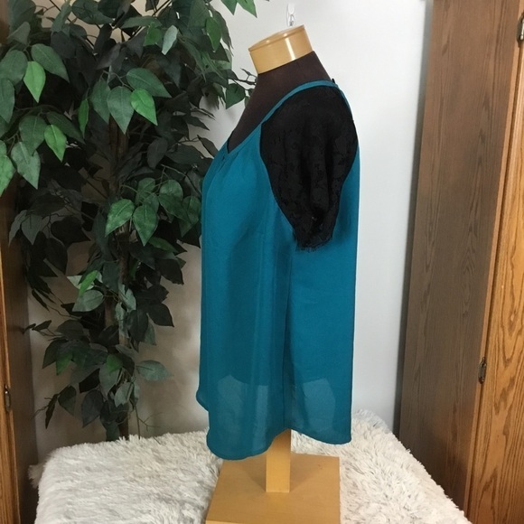 Torrid Size 00 Georgette semi sheer teal blouse with black lace sleeves - Picture 8 of 14